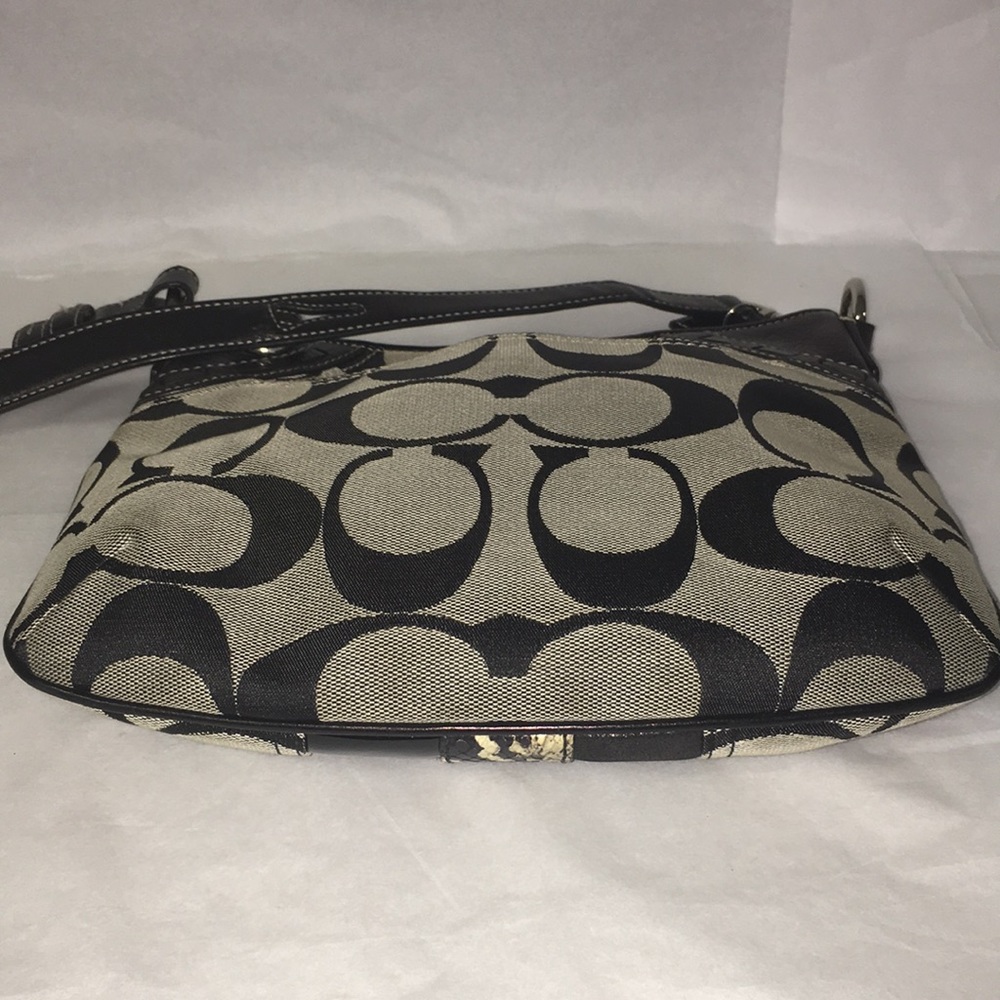 AUTHENTIC COACH PURSE - Picture 6 of 8